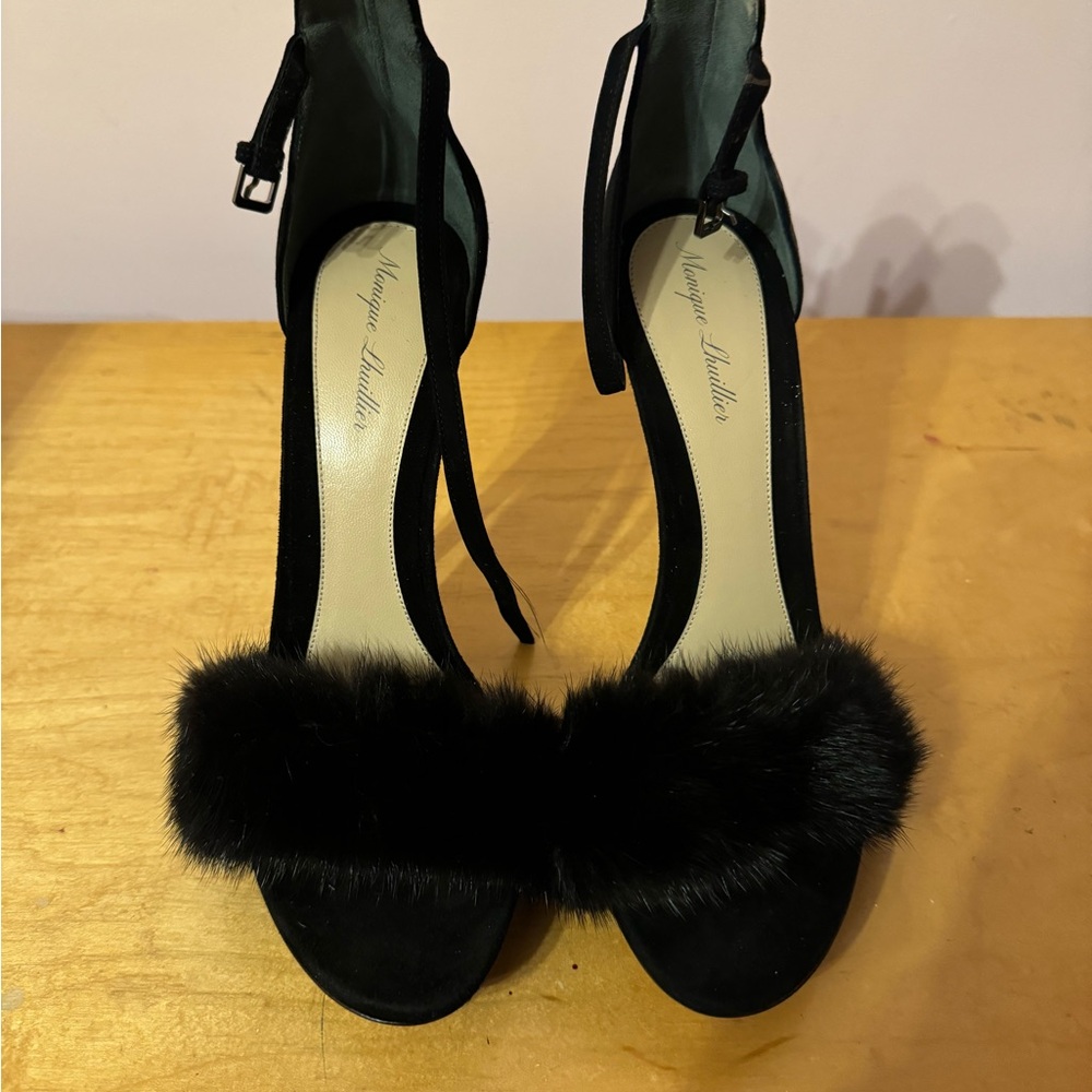Elegant Black Heels with Fur Strap and Stilettoel